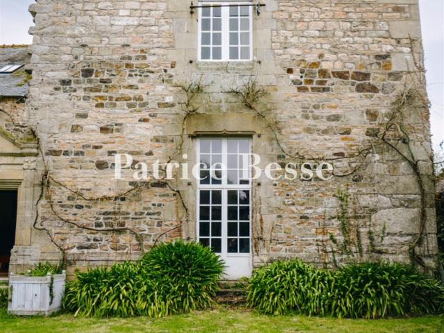 Dans les Côtes d'Armor, à 20 min des plages, un manoir du 16. 360m² Lamballe Armor