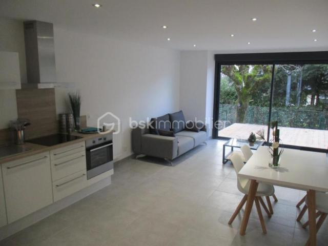 DANS PETITE MAISON INTIMISTE, SUPERBE APPARTEMENT T2 NEUF AVEC TERRASSE AU CALME