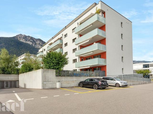 Dans quartier résidentiel, à deux pas des commerces.