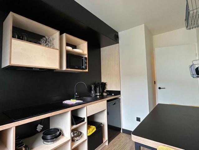 Dans Résidence Hôtelière, Appartement de 3 pièces meublé 66 M2 Secteur Royallieu proche de l'ESCOM