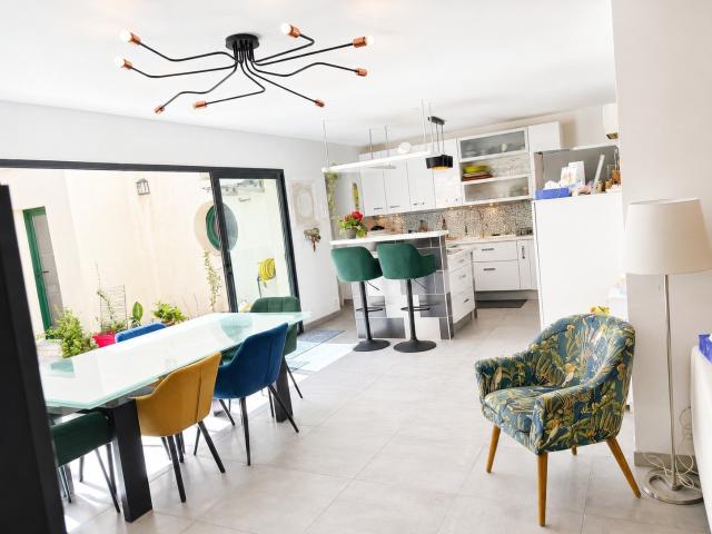 Dans un ancien relais postal, atypique Maison indépendante e. 137m² Bordeaux