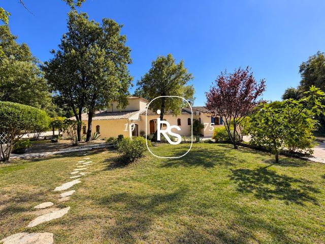 Dans un cadre privilégié, une élégante villa de 170 m2 habit. 170m² Vallon Pont d'Arc