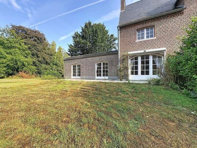 Dans un cadre verdoyant, jolie maison 1 chambre avec terrass