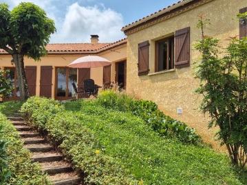 Dans Un Ecrin De Verdure Grande Maison Tout Confort Sur 2 Ni. 160m² Gourdon
