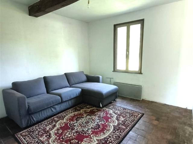 Dans un ENVIRONNEMENT CALME, MAISON ANCIENNE de PLAIN PIED
