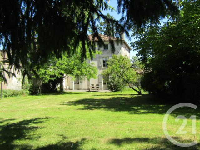 Dans un hameau, sur la commune de Sepvret située à 7 minutes. 183m² Sepvret