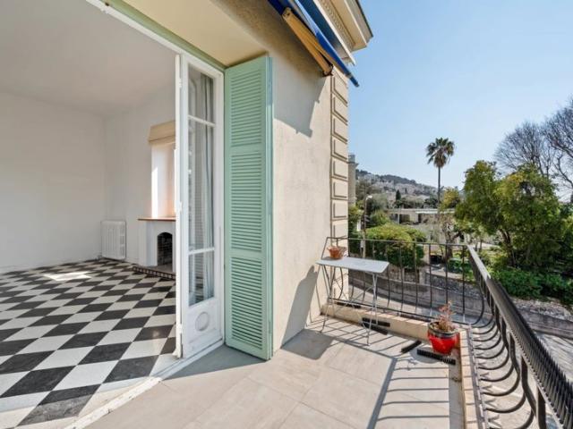 Dans un Hôtel particulier · Vue panoramique mer & ville à rénover