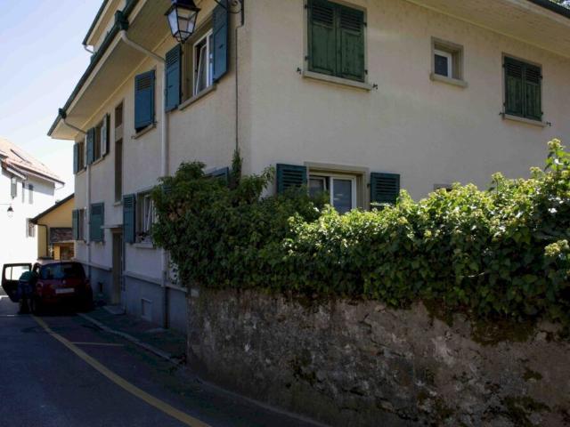 Dans un petit immeuble à Rolle un appartement de 3 pièces au rez supérieur