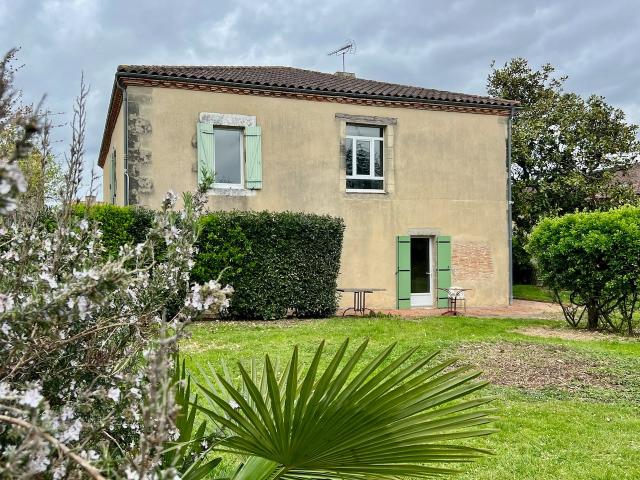 Dans un petit village du Lot et Garonne entre Villeneuve sur. 272m² Villebramar