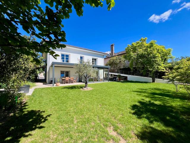 Dans un quartier privilégié de Villeneuve sur Lot, à quelque. 171m² Villeneuve sur Lot