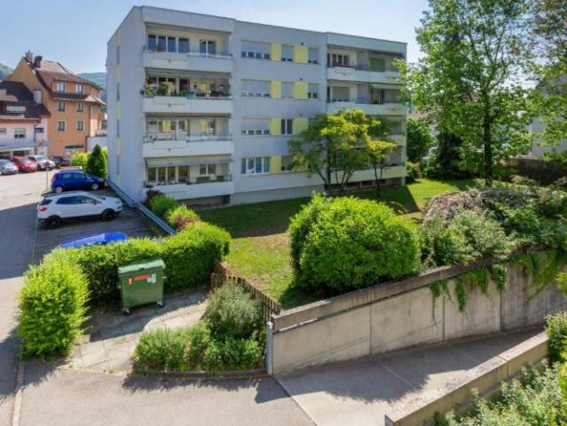 Dans un quartier résidentiel agréable et verdoyant