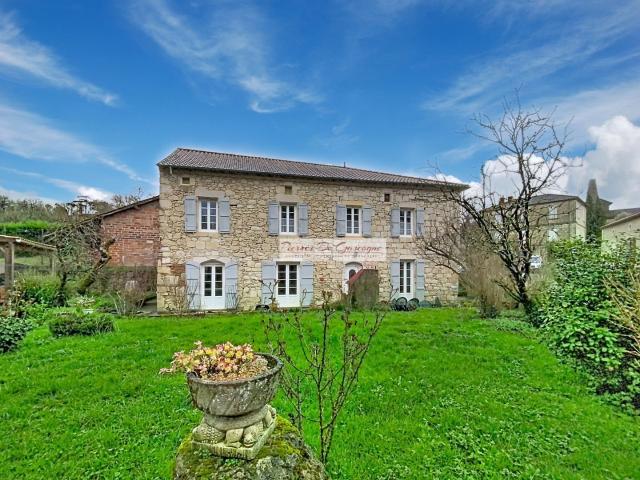 Dans Un Village Charmant Et Authentique, 30 Minutes Tgv Ag. 195m² Lectoure