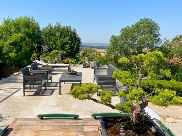Dans un village haut perché, maison ancienne entièrement rén. 108m² Castelnau d'Arbieu