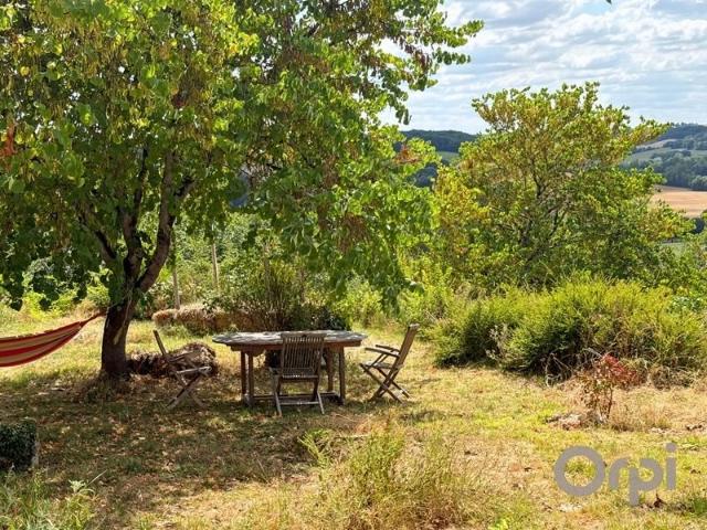 Dans un village haut perché, maison en pierre avec jardin at. 122m² Tournecoupe