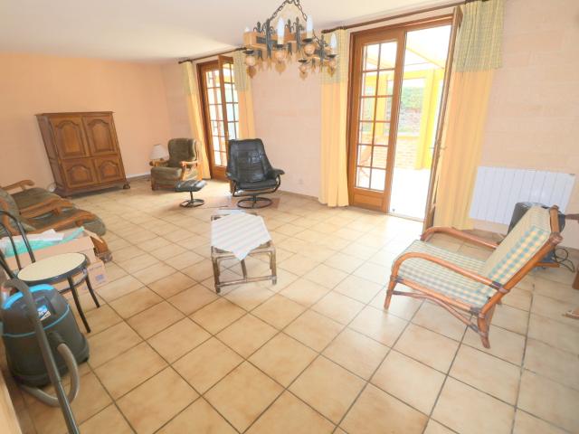 Dans une allée de MERLIMONT à proximité de STELLA PLAGE, plain pied de 4 ch sur un terrain de 710 m2 avec gara