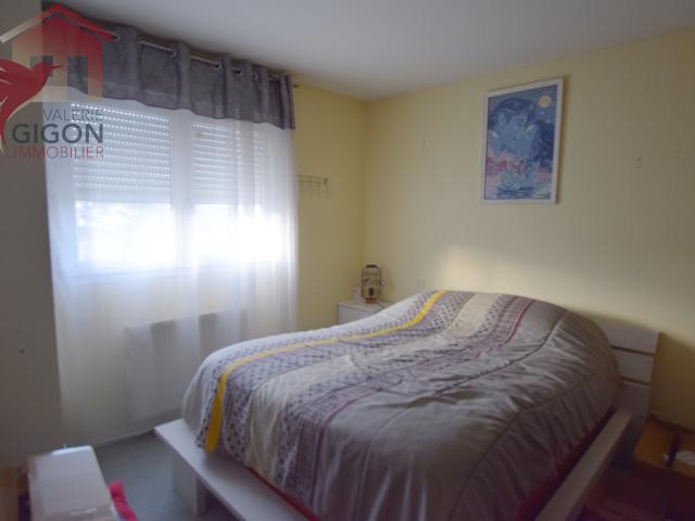 Dans une belle copropriété récente, découvrez cet APPARTEMENT F5 lumineux et spacieux. entièrement de plain