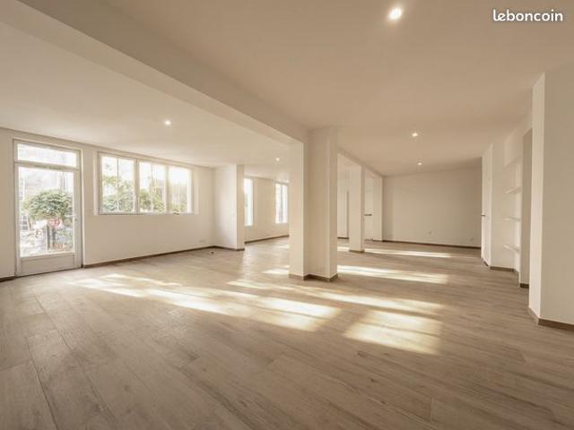 Dans une maison, un local d’activité artisanale, au cœur d’une voie privée emblématique du 11ème arrondissement