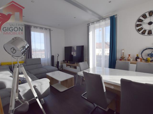 Dans une petite COPROPRIETE de CARACTERE, SUPERBE APPARTEMENT rénové, lumineux, fonctionnel donnant sur balcon