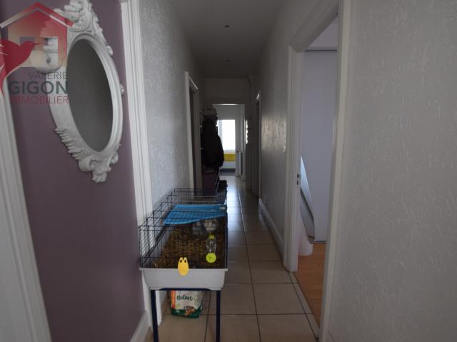 Dans une petite COPROPRIETE de CARACTERE, SUPERBE APPARTEMENT rénové, lumineux, fonctionnel donnant sur balcon