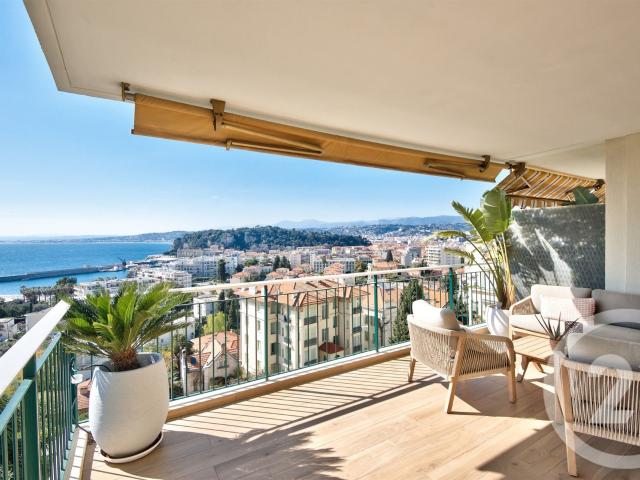 Dans une petite résidence de standing avec piscine, en surpl. 85m² Nice