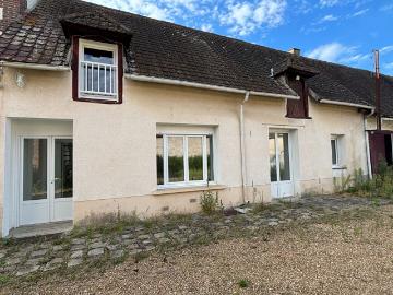 Dans village calme proche Nogent le Roi limite Yvelines