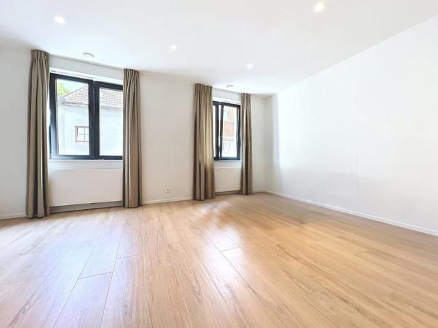 DANSAERT DISTRICT LOVELY 2 BEDROOMS APPARTMENT