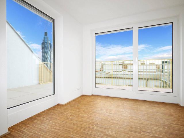 DACHAUSBAU URBAN, MODERN, IN GRÜNER UMGEBUNG ERSTBEZUG