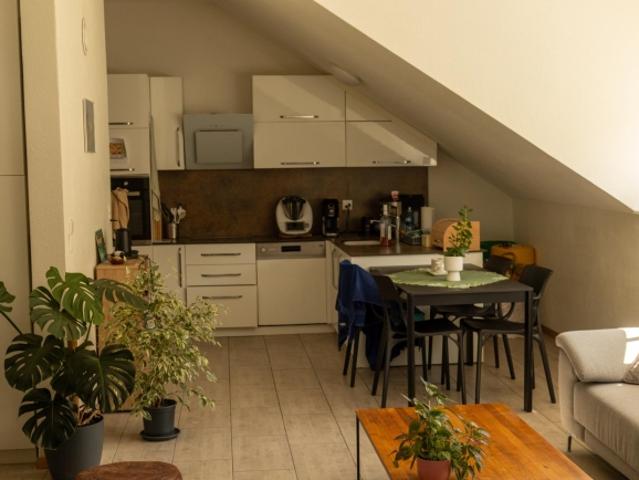 Dachbodenwohnung mit 3,5 Zimmern in Couvet