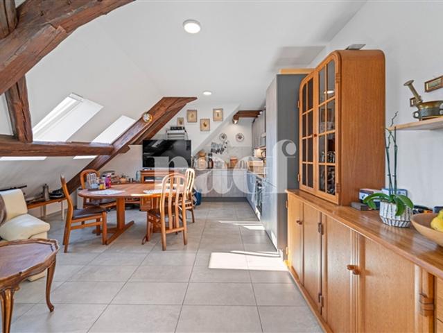 Dachbodenwohnung mit vier Zimmern zum Verkauf in Cottens
