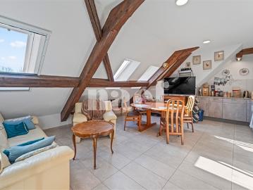 Dachbodenwohnung mit vier Zimmern zum Verkauf in Cottens