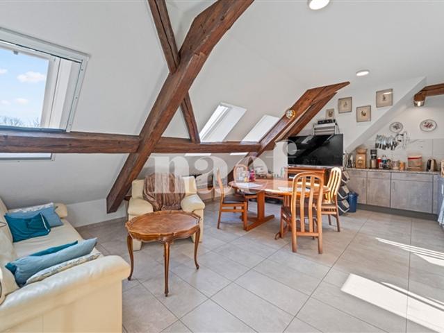 Dachbodenwohnung mit vier Zimmern zum Verkauf in Cottens