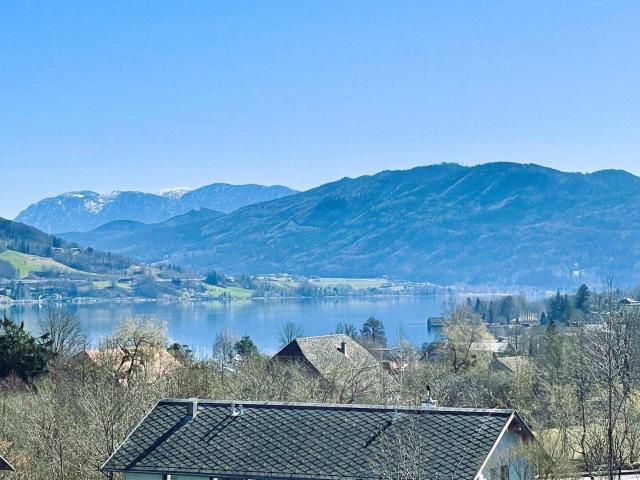 Dachgeschosstraum nahe Mondsee in St. Lorenz am Sonnenhang mit Terrasse und Seeblick Freizeitwohnsitz erlaubt!
