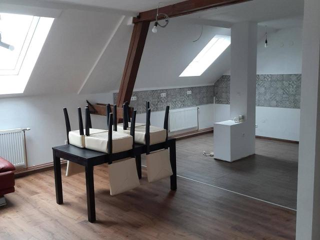 Dachgeschoßwhg 77m2 bzw erweiterbar auf 127 m2