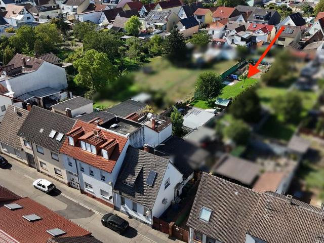 Dachgeschosswohnung mit 21 qm Dachterrasse, Ausblick & Gartenmitbenutzung