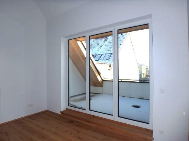DACHGESCHOSSWOHNUNG MIT TERRASSE