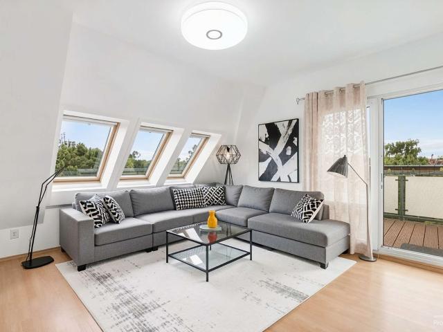 Dachgeschosswohnung mit Terrasse und Blick über die Dächer von Lankwitz