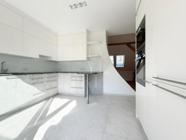 Dachgeschosswohnung mit Terrasse in Gersthof Heizung/Kühlung mit Luftwärmepumpe