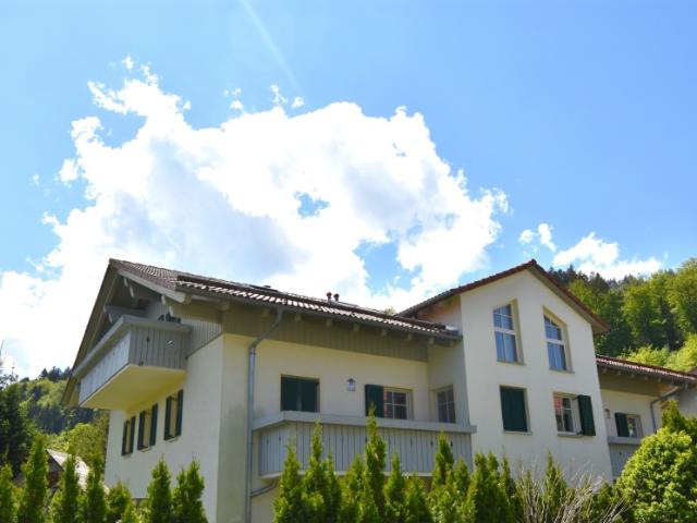 Dachgeschosswohnung mit Alpenflair und zwei Balkone in Bad Wiessee