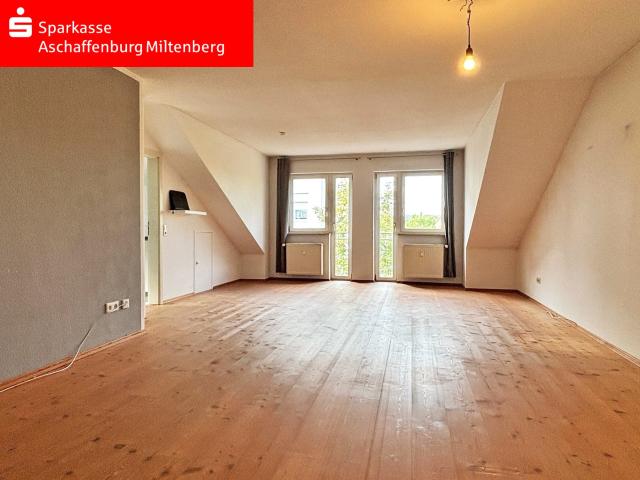 Dachgeschosswohnung mit Balkon in AB Nilkheim