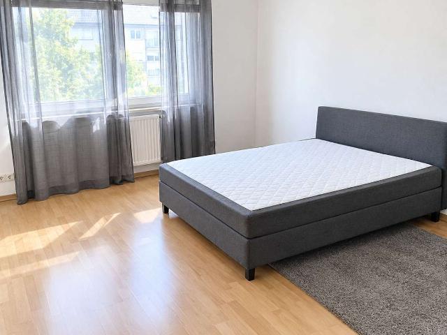 Dachgeschosswohnung mit Balkon – ideal für eine WG in ruhiger Wohnlage