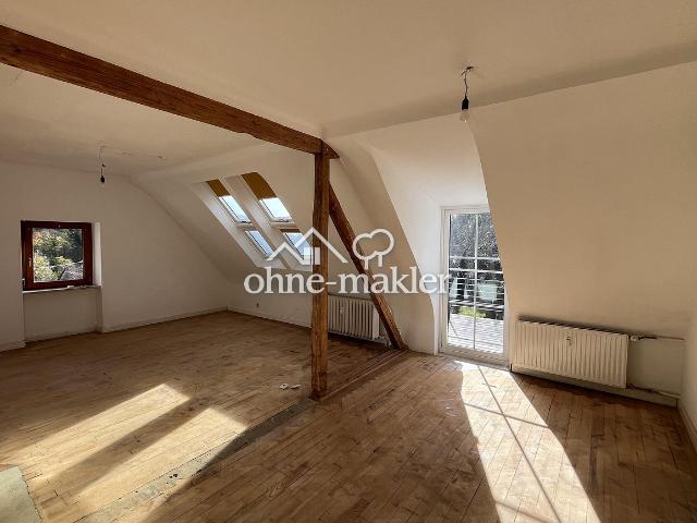 Dachgeschosswohnung mit Balkon und neu saniertem Badezimmer
