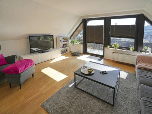 Dachgeschosswohnung mit Balkon und Garage in ruhiger Lage!