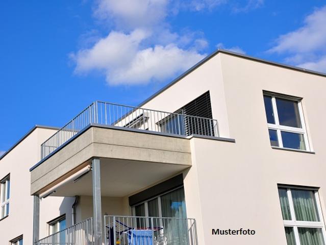 Dachgeschosswohnung mit Balkon und Pkw Stellplatz