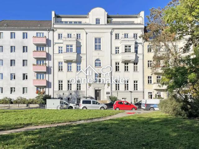 Dachgeschosswohnung mit Balkon und Terrasse