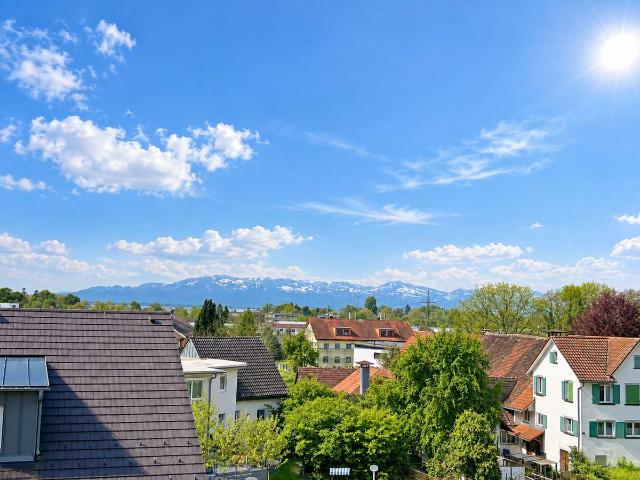Dachgeschosswohnung mit Berg und Seeblick