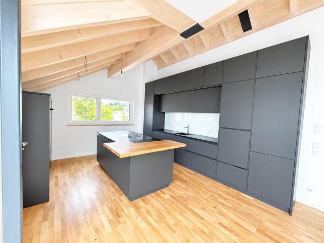 Dachgeschosswohnung mit Berg und Seeblick