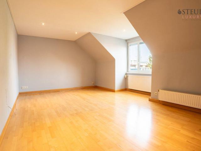 Dachgeschosswohnung mit Blick auf die Leopoldskirche