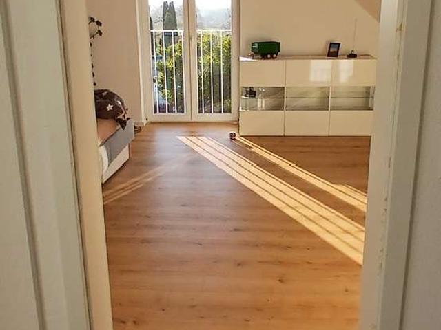 Dachgeschosswohnung mit Dachterrasse im grünen !