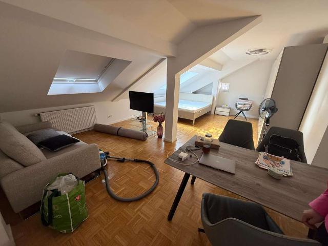 Dachgeschosswohnung mit EBK im Herzen Münchens!