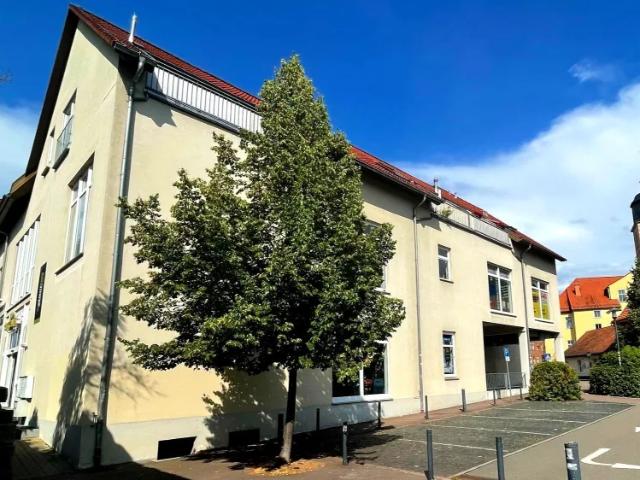 Dachgeschosswohnung mit Einbauküche und Aufzug in Schmalkalden